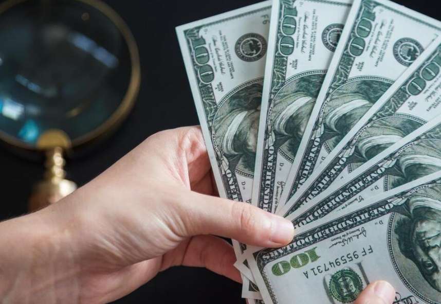 Bond Market Volatility Prompts Fund Sell-Off